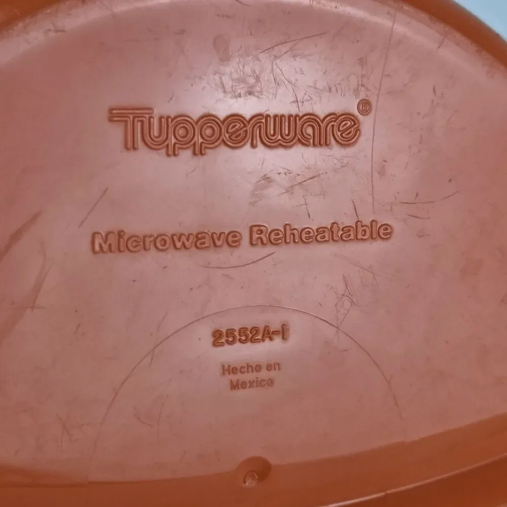 Vintage Tupperware Munchkids Divided Snack Plates With‎ Lids Set Of 2 2552A